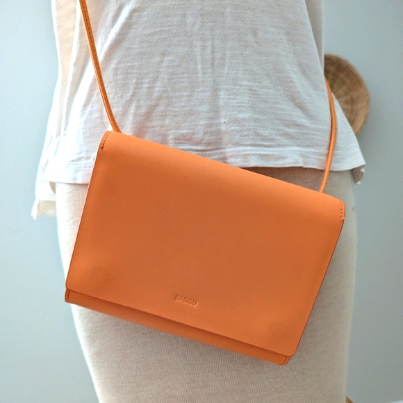 Baggu Bright Orange Compact Fine Grain Leather Purse - Picture 4 of 15